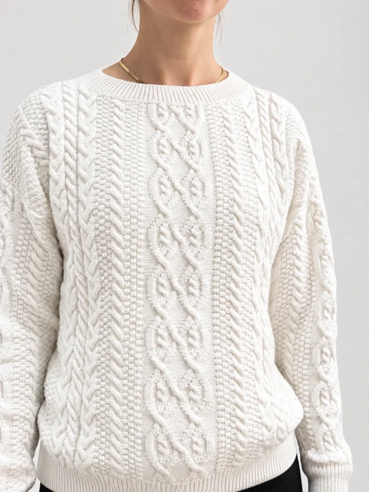 Sweter w warkocze w kolorze ecru z dodatkiem kaszmiru