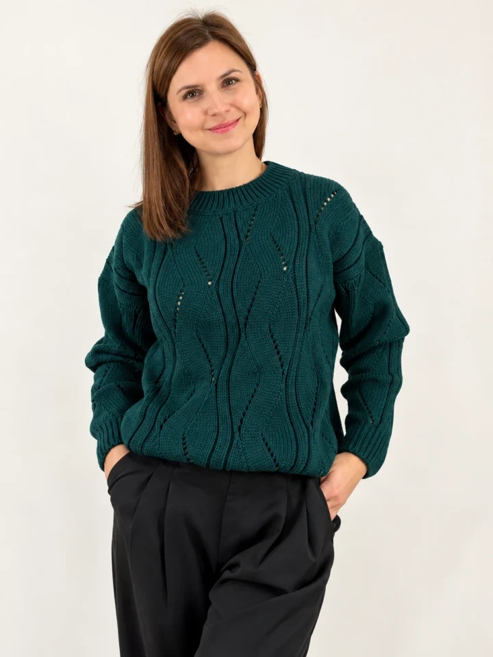 Sweter ażurowy w kolorze ciemnej zieleni z dodatkiem kaszmiru